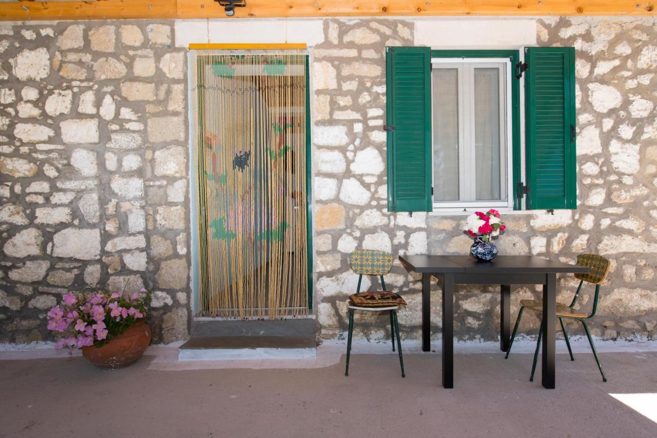 Basil & Guest House Lazarata ภายนอก รูปภาพ