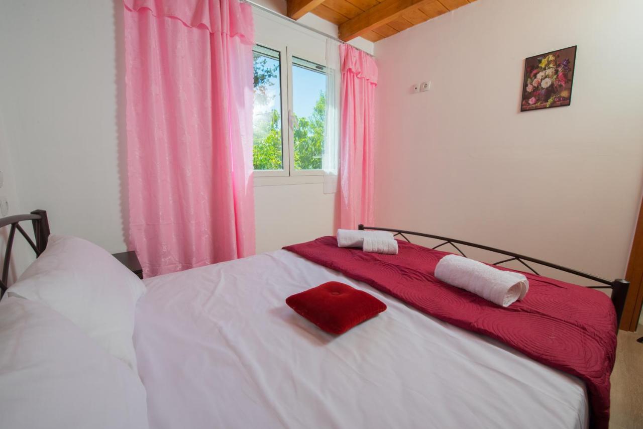 Basil & Guest House Lazarata ภายนอก รูปภาพ