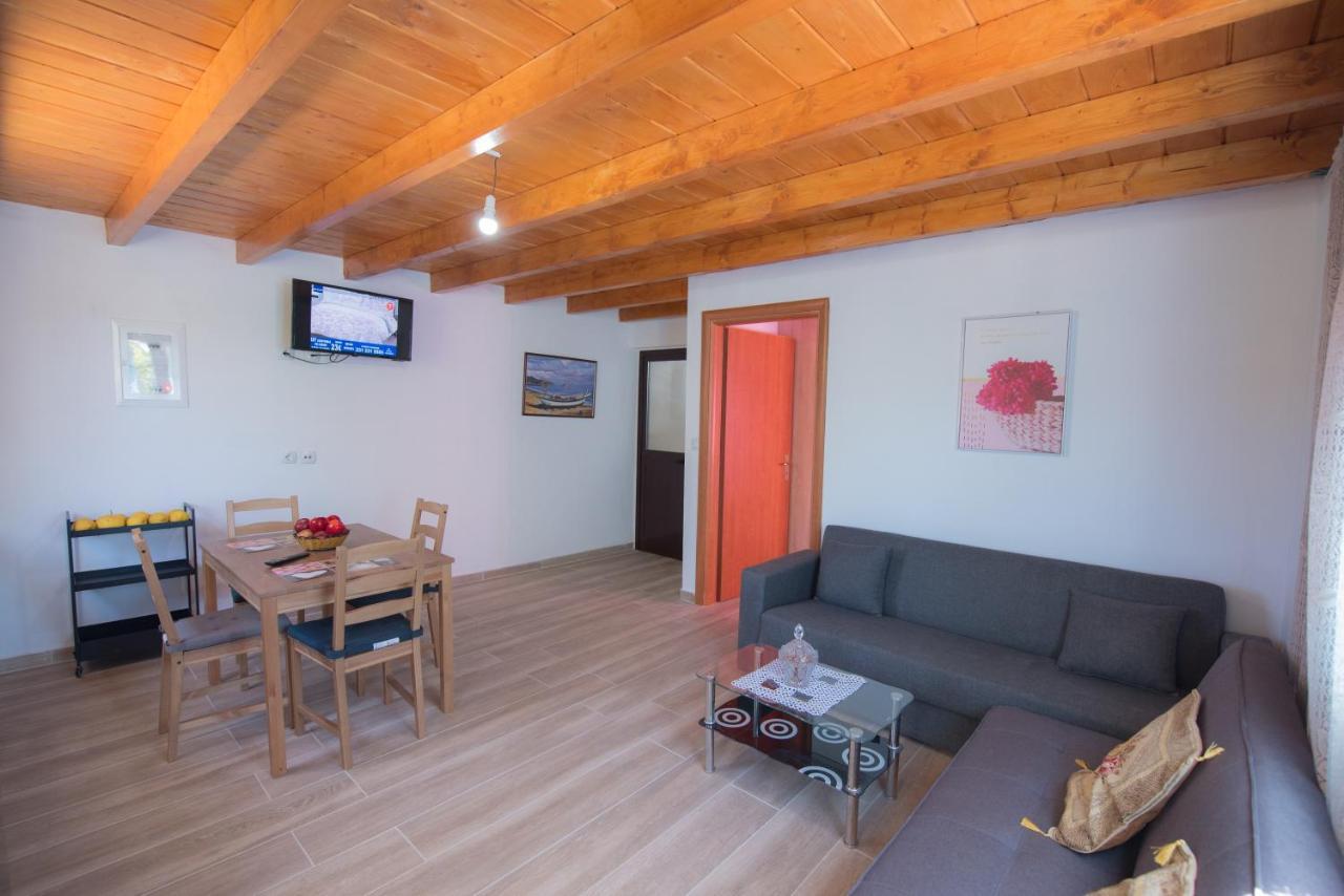 Basil & Guest House Lazarata ภายนอก รูปภาพ